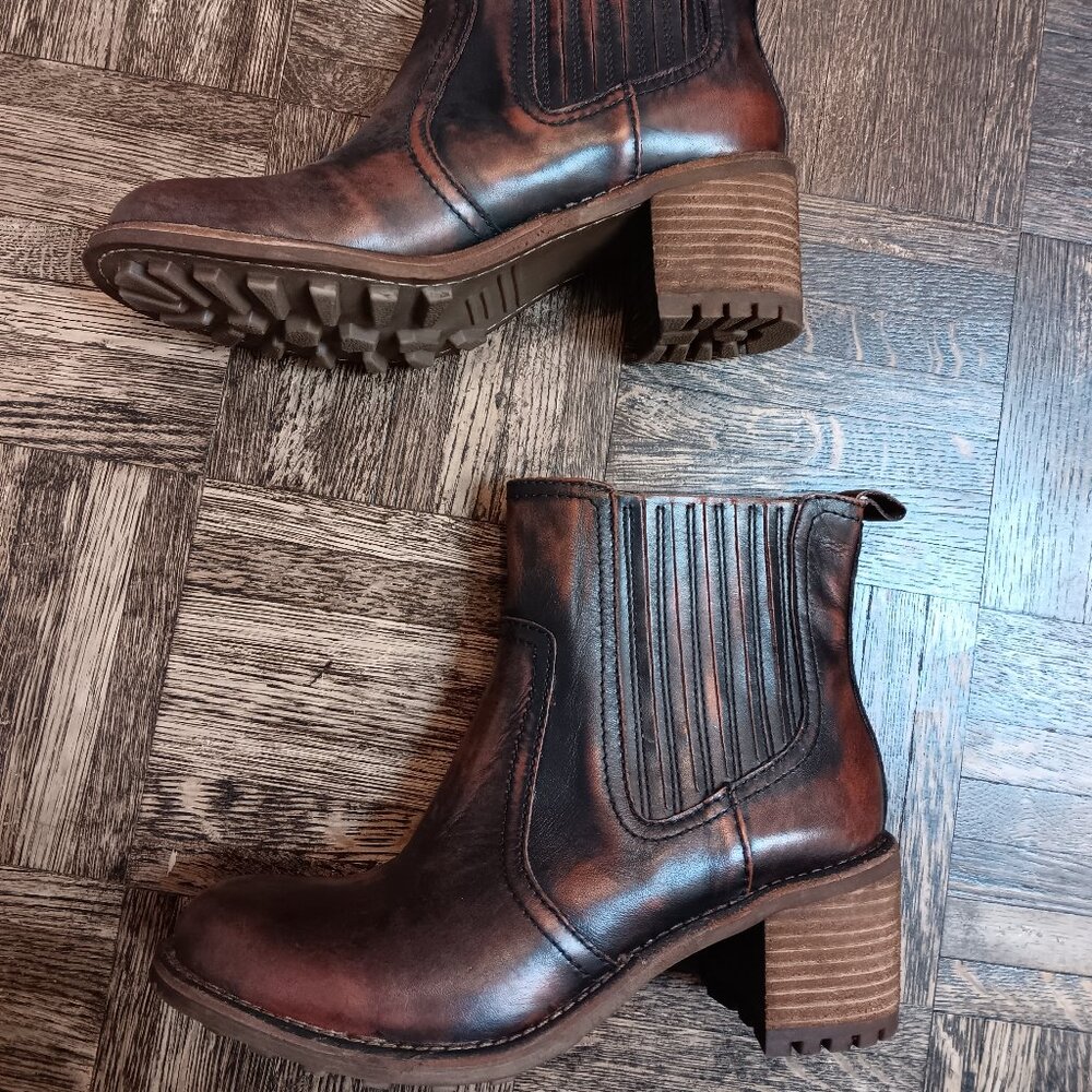Max by Rocket Dog Burnished Leather Lug Sole Ankle Boots Sz 7